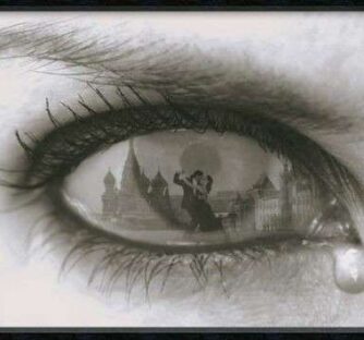 “Come geloso, io soffro quattro volte: perché sono geloso, perché mi rimprovero di esserlo, perché temo che la mia gelosia finisca col ferire l’altro, perché mi lascio soggiogare da una banalità: soffro di essere escluso, di essere aggressivo, di essere pazzo e di essere come tutti gli altri”. (Roland Barthes “Frammenti di un discorso amoroso”)